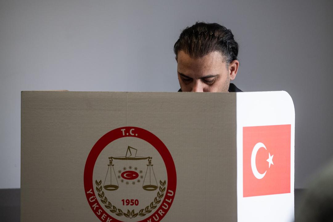 Turkey Reinstates Newly-Elected Pro-Kurdish Mayor After Protests
