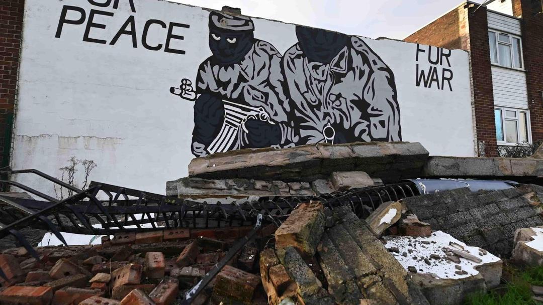 UK, Irish Governments to Consider Formal Paramilitary Engagement