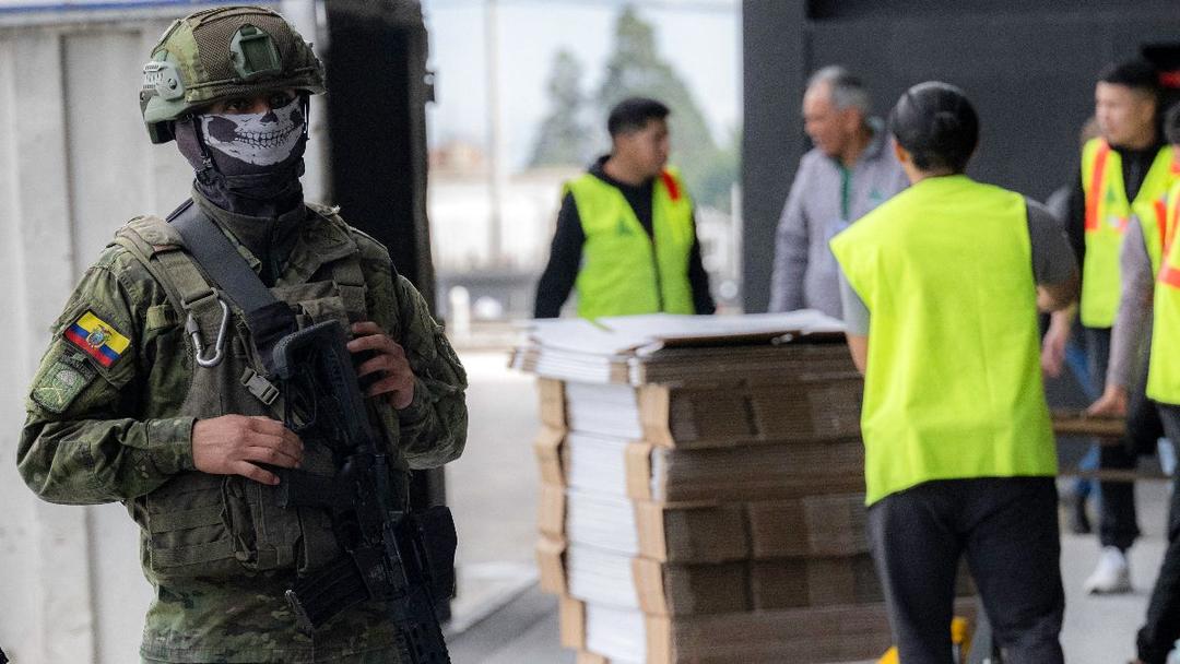 Ecuadorians Head to the Polls in Presidential Runoff