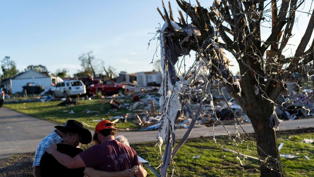 Deadly Tornadoes Kill At Least 27 Across US Midwest