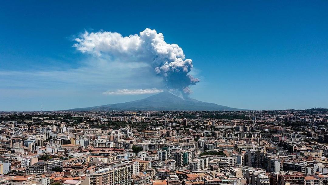 Mount Etna Eruption Triggers Mass Tourist Evacuation