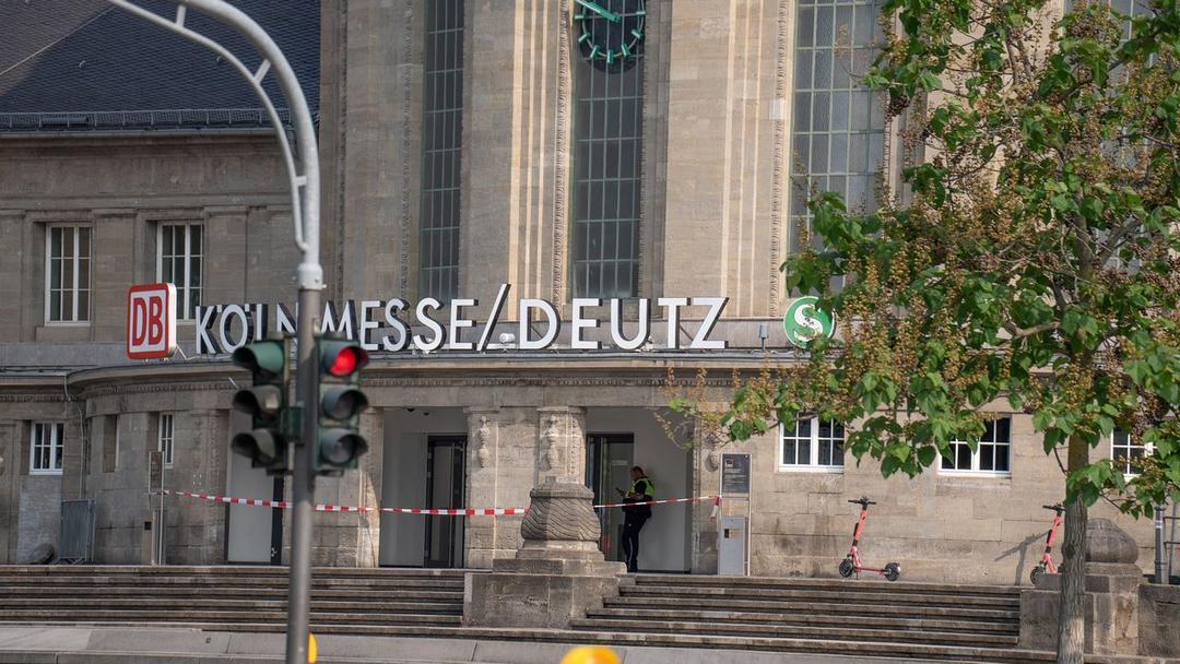 Germany: Cologne Evacuates 20,000 in WWII Bomb Clearing Operation