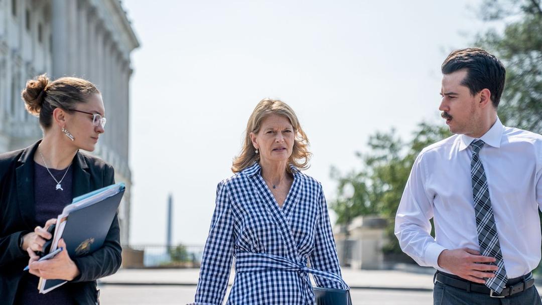 Lisa Murkowski Acknowledges Possibility of Leaving GOP