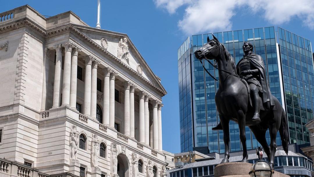 UK Economy Shrinks Second Month as Tax Hikes, Tariffs Weigh