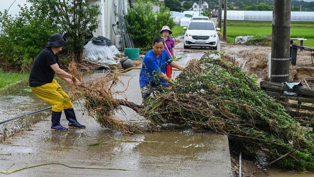 South Korea: Heavy Rains Kill 4, Force Thousands to Evacuate