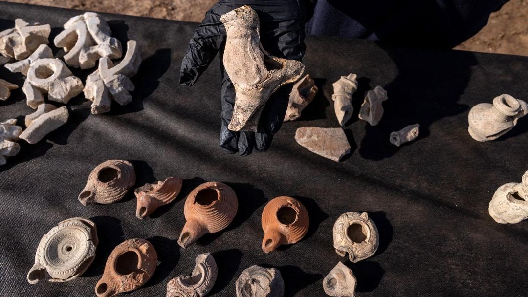 100,000-Year-Old Burial Site Found in Israel's Cave