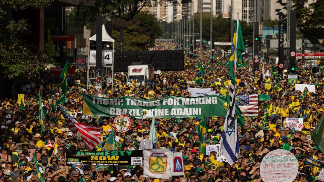 Bolsonaro Supporters Rally Across Brazil, Lula Criticizes Support for US Tariff