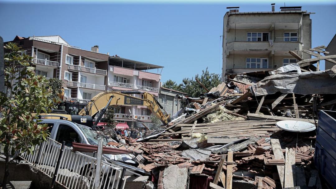 6.1 Magnitude Earthquake Kills One, Injures Dozens in Northwest Turkey
