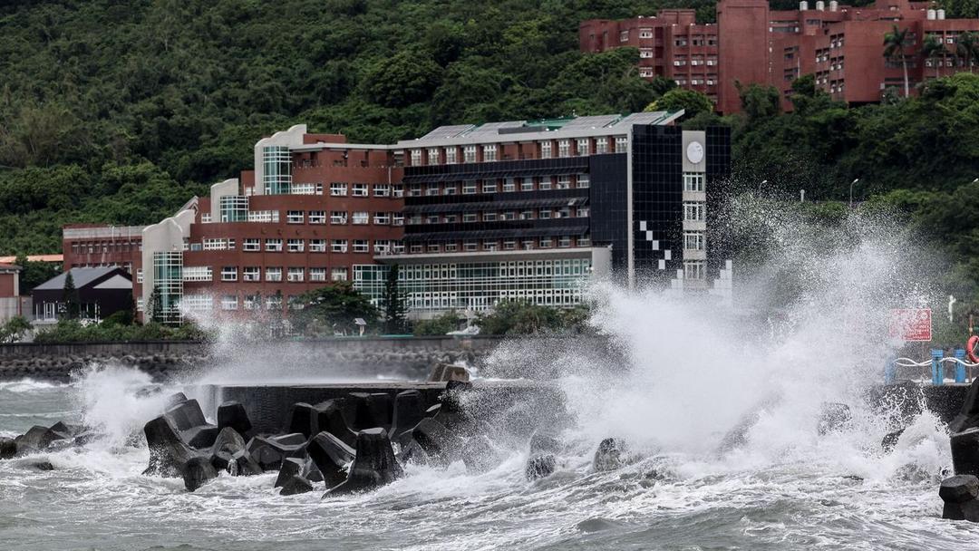 Typhoon Podul Makes Landfall in Taiwan, Prompts Evacuations