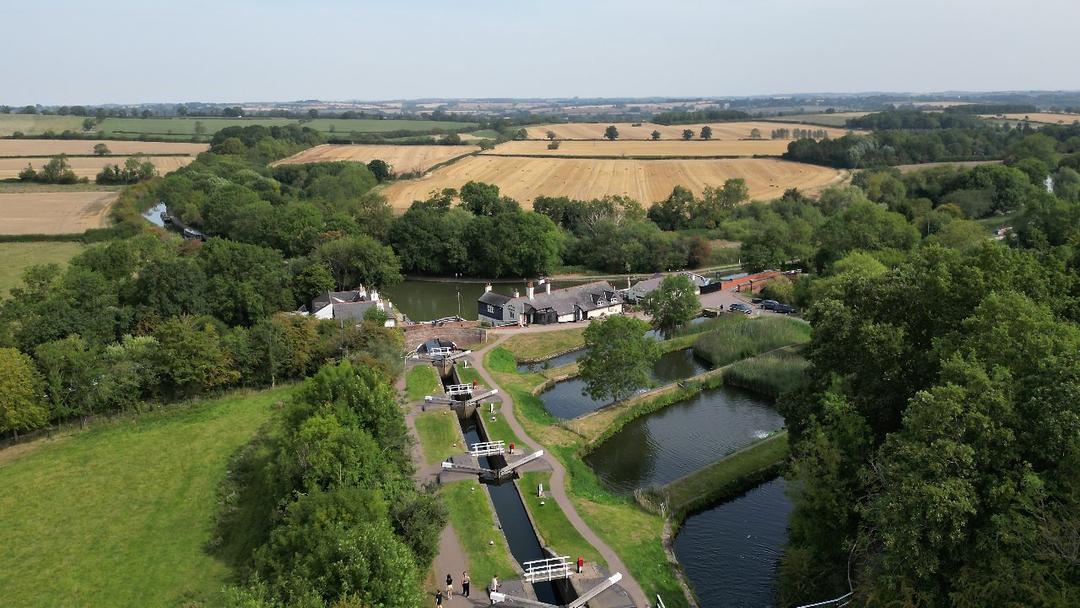 UK Agencies Urge Residents to Delete Emails and Photos to Save Water