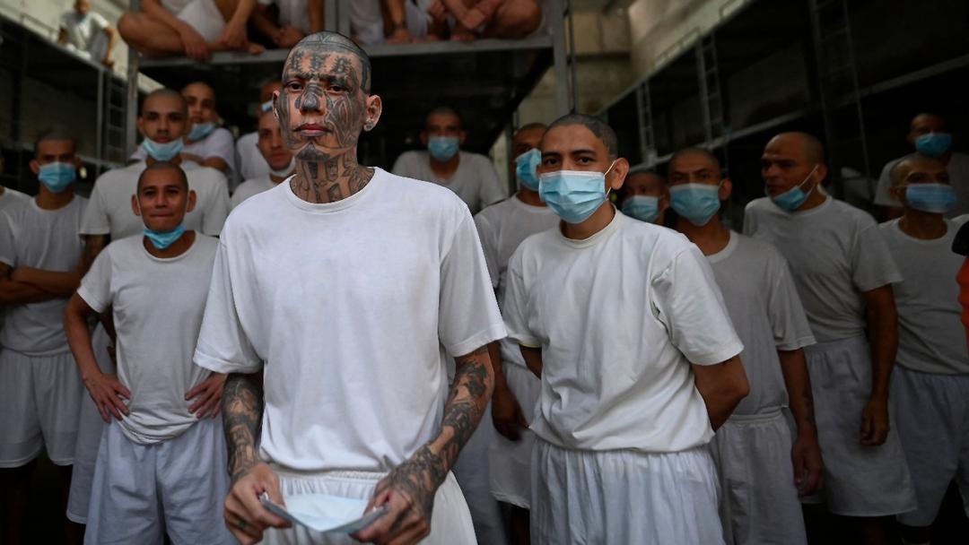El Salvador Considers Extending Gang Detention