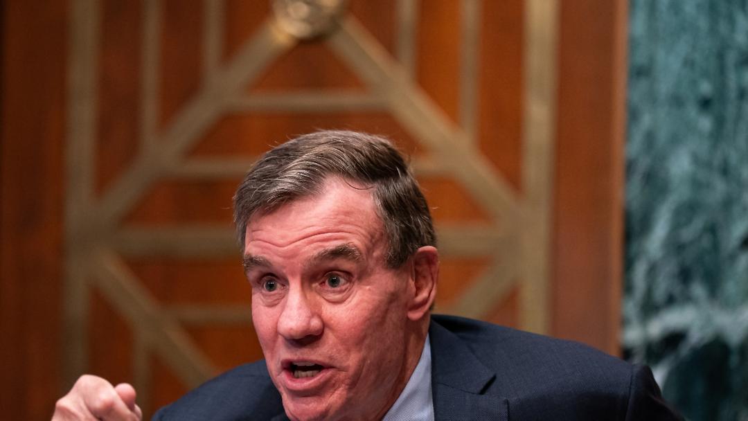 Senator Says Intel Briefing Was Canceled Due to Journalist's Online Criticism