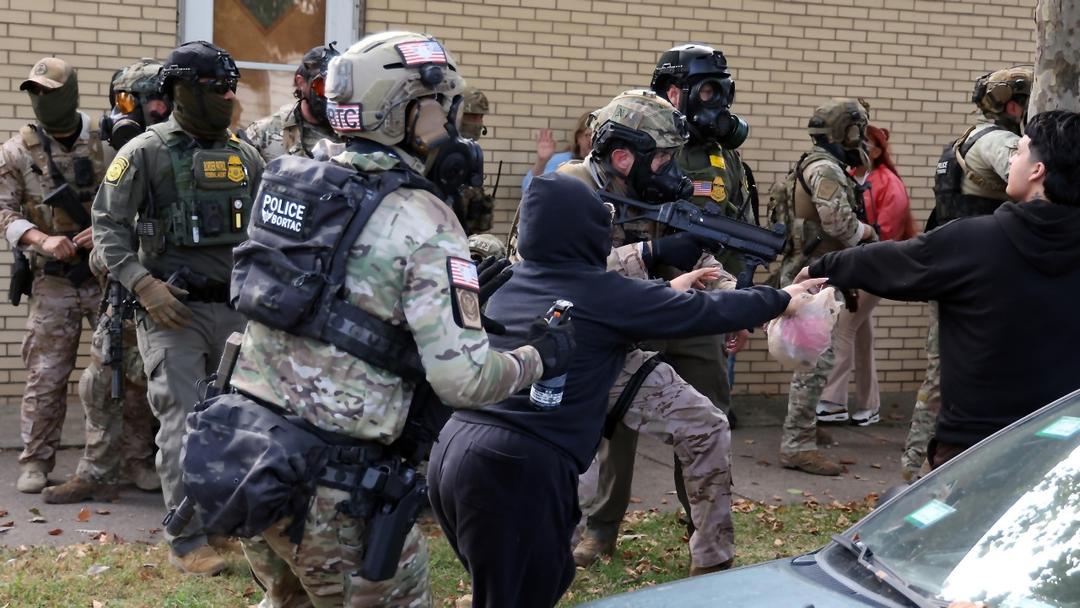 Judge Orders Body Cameras for Chicago Immigration Agents