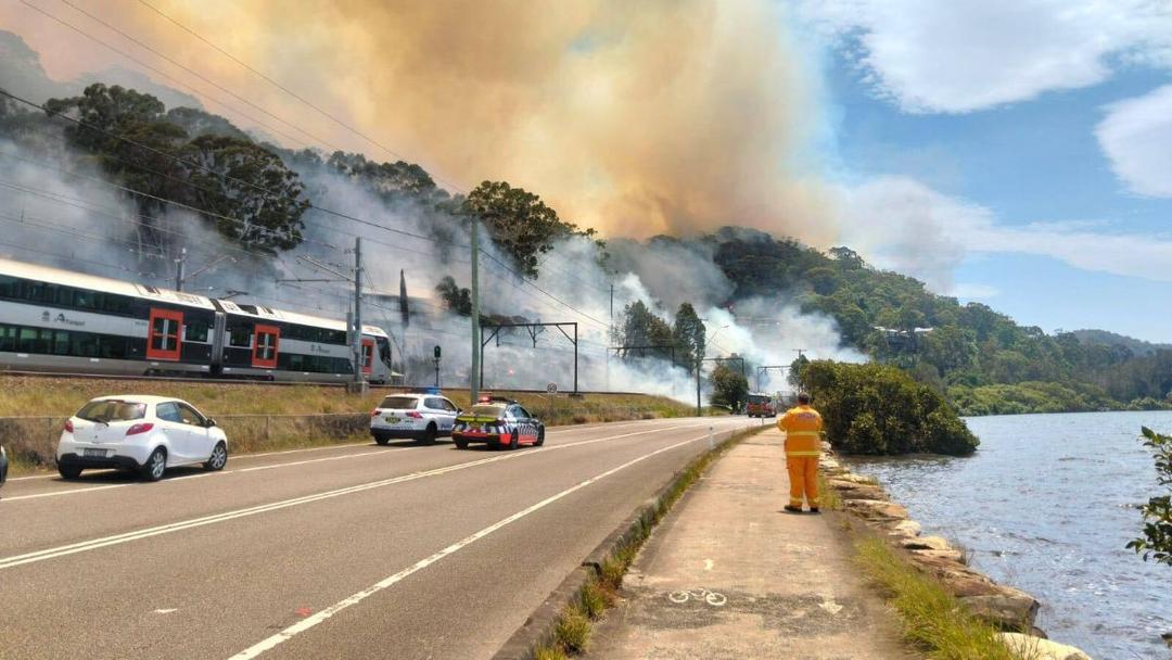 Firefighters Battle Western Australia Bushfires