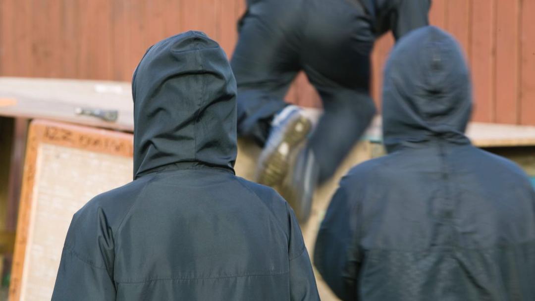 Survey: One in Nine UK Teens Approached by Criminals