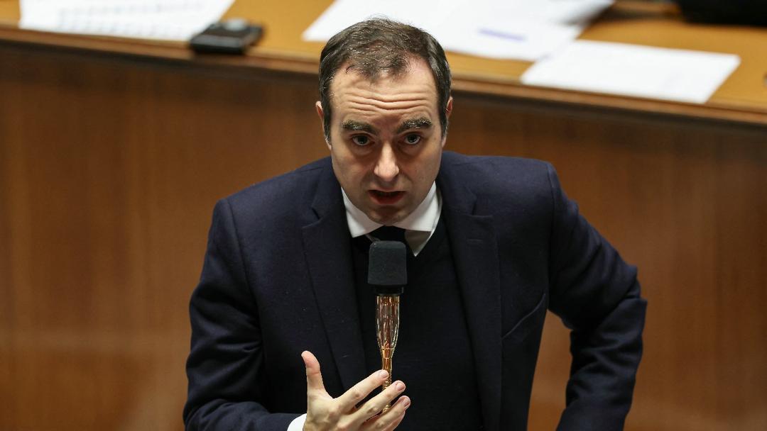France Passes Stopgap Law Amid Budget Impasse
