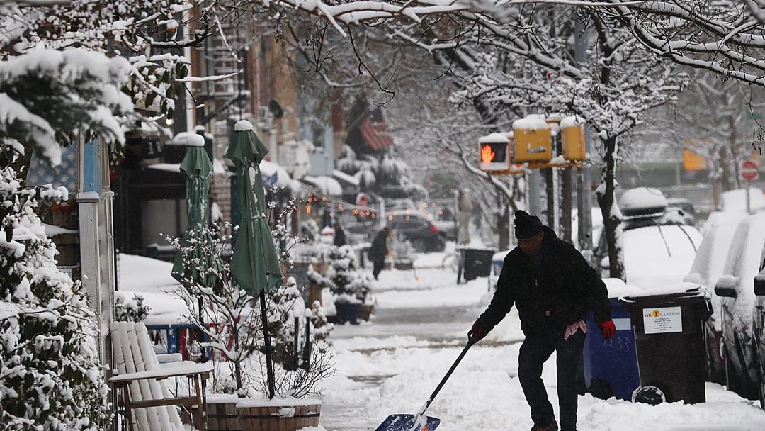 'Bomb Cyclone' Hits US With Blizzards, 350K Power Outages