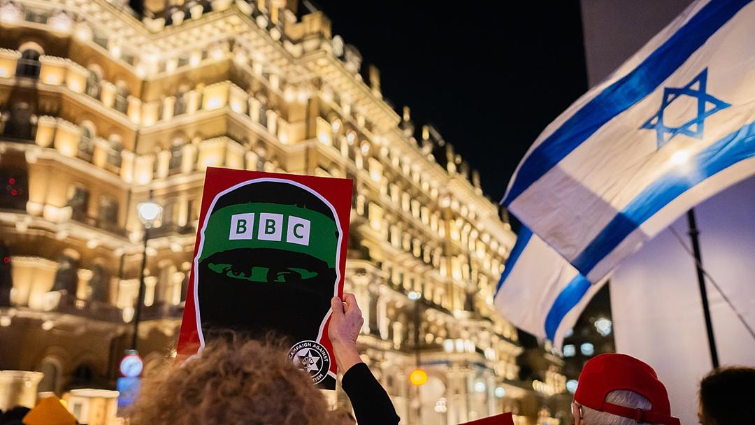 Former BBC Chief Receives OBE After Gaza Documentary Controversy