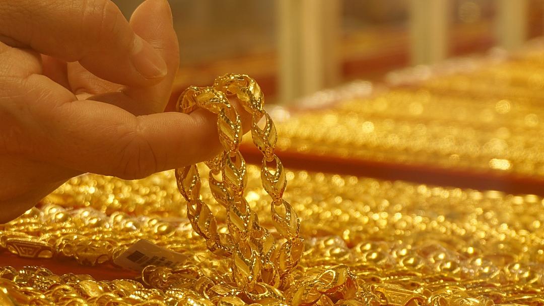 Gold Surges 1.9% as Maduro Capture Sparks Safe-Haven Rally