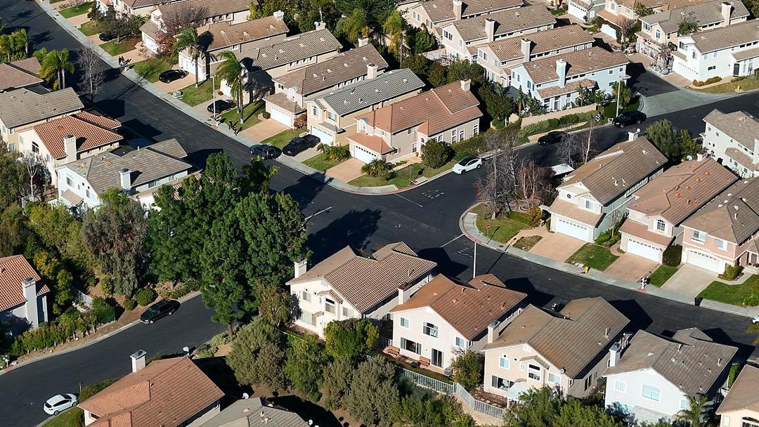 Trump Orders Ban on Institutional Investor Home Purchases