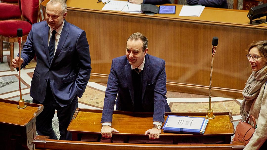 France Adopts 2026 Budget After PM Survives No-Confidence Votes