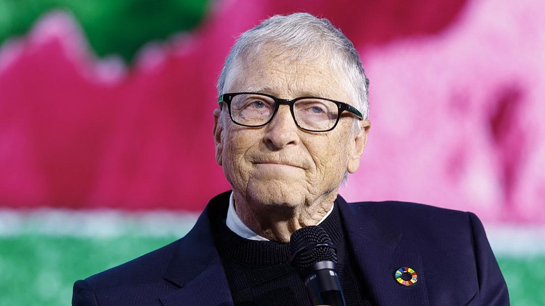 Bill Gates Admits Affairs, Apologizes for Epstein Ties
