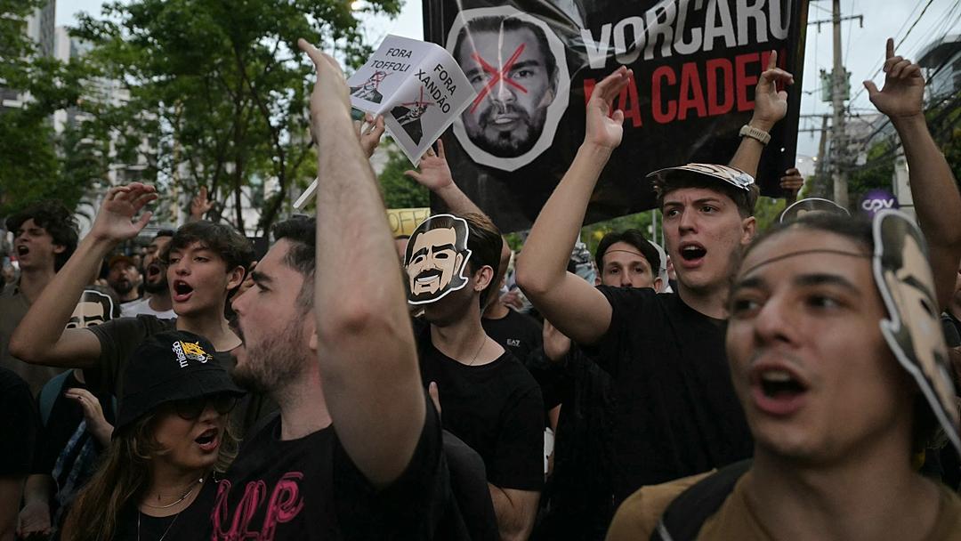 Brazil: Leaked Messages Suggest Ties Between Arrested Banker, Senior Officials