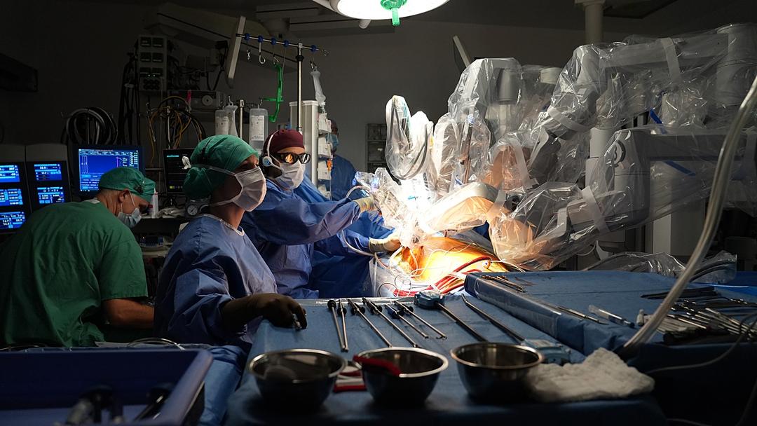 UK Surgeon Performs First Remote Robotic Surgery From 1,500 Miles Away
