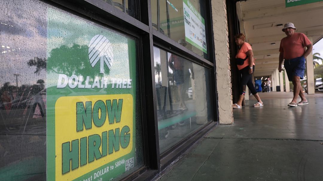 US Jobs Fall by 92,000 in February Report