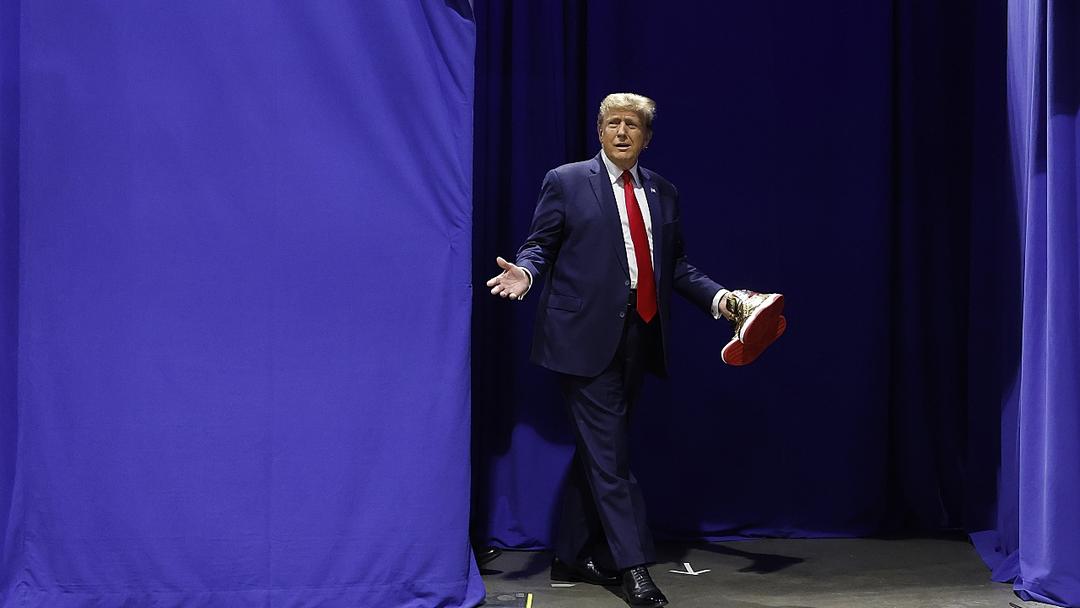 Trump Reportedly Gifts Florsheim Shoes to Cabinet, Officials
