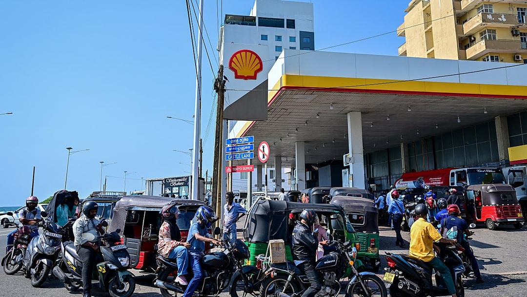 Sri Lanka Adopts Four-Day Workweek to Save Fuel