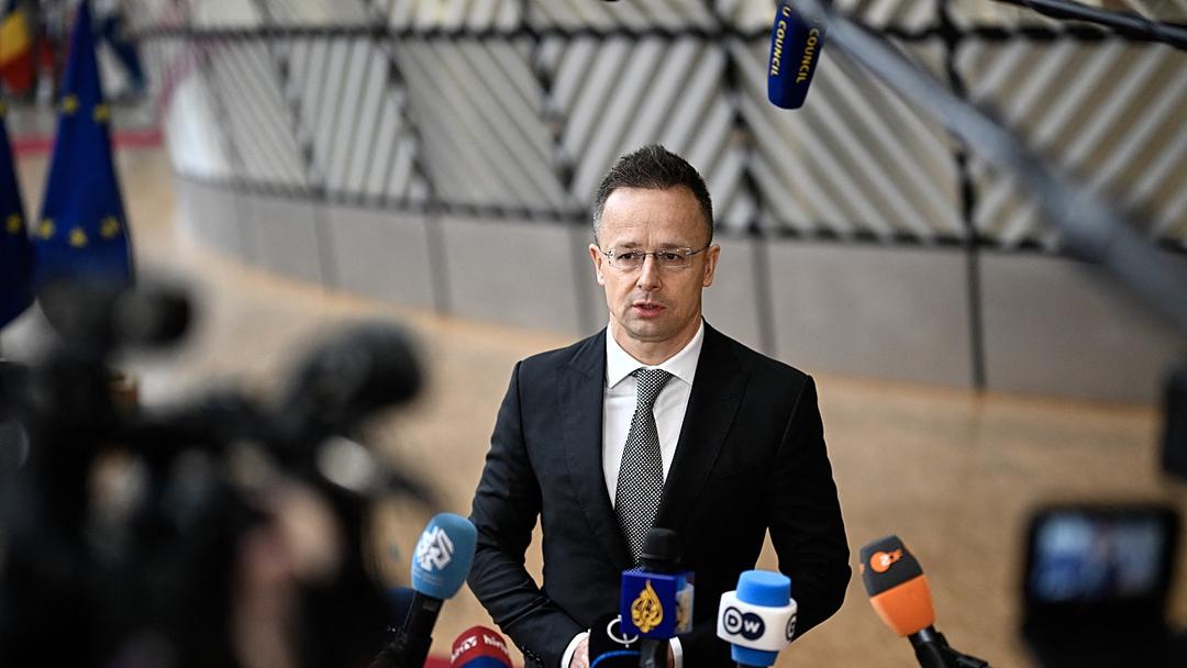 Hungarian Foreign Minister Accused of Leaking EU Talks to Russia