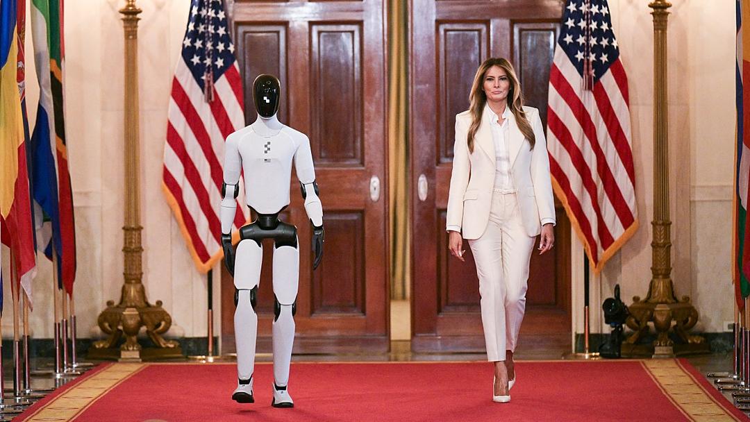 Melania Trump Walks With Humanoid Robot at White House Summit