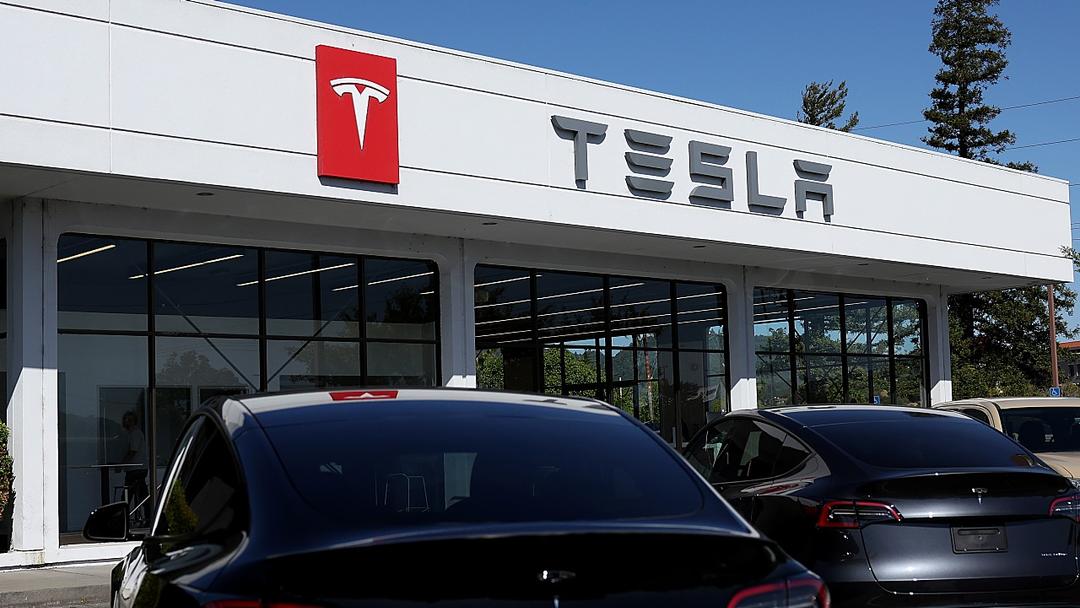 US Agency Closes Probe Into Tesla's Smart Summon Feature