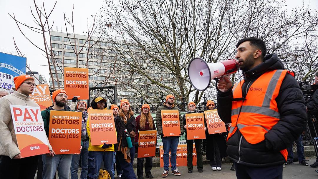 England: BMA Doctors Begin Strike Over Pay Dispute