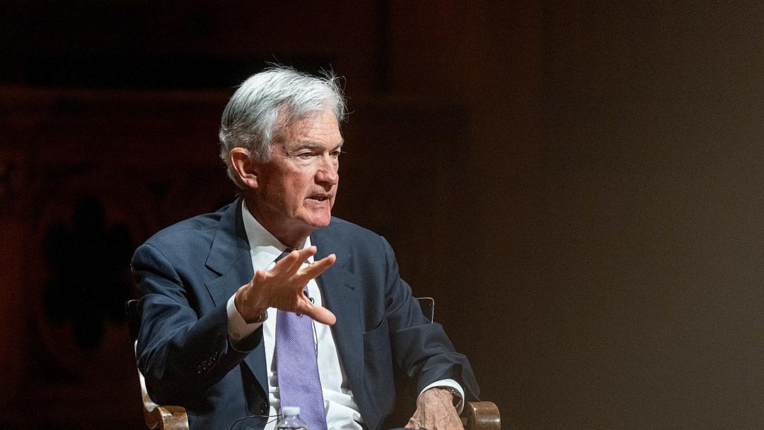 Trump Threatens to Fire Fed's Powell