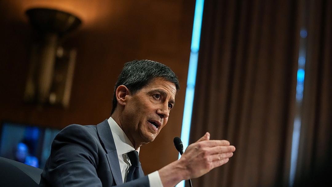Senate Panel Advances Warsh as Fed Chair 13-11