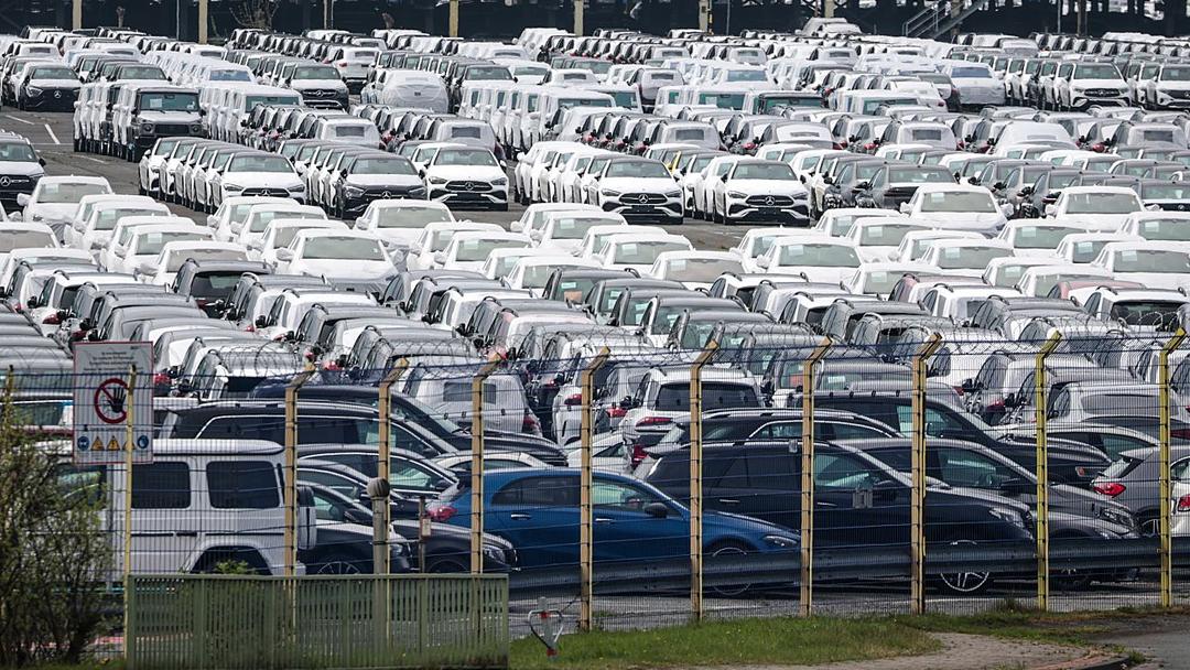 Trump Announces EU Car Tariff Increase to 25%