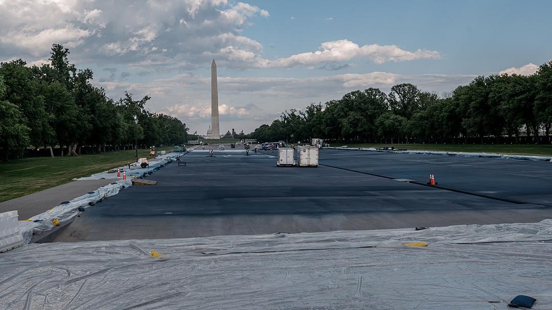 Lawsuit Seeks to Stop Reflecting Pool Paint Job