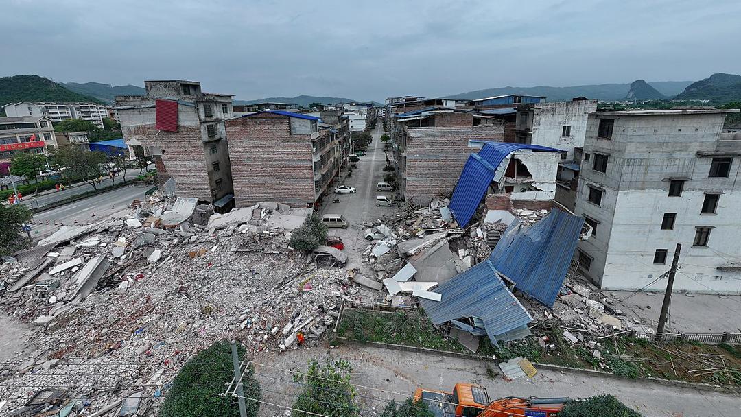 5.2 Quake in China Kills Two, 7,000 Evacuated