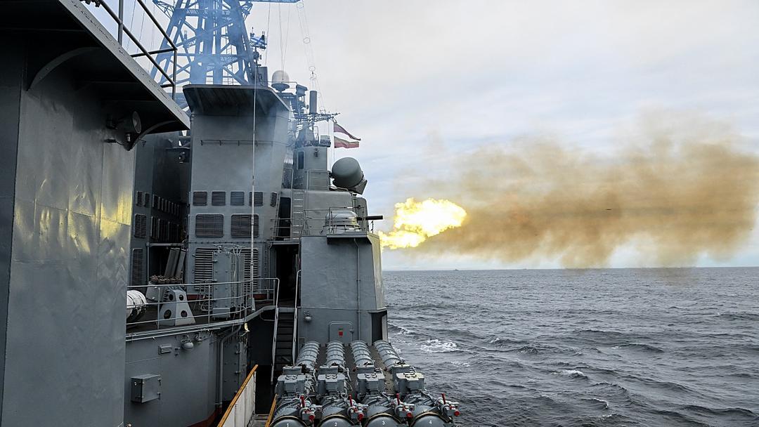 Russia Holds Large-Scale Nuclear Drills Near NATO Borders