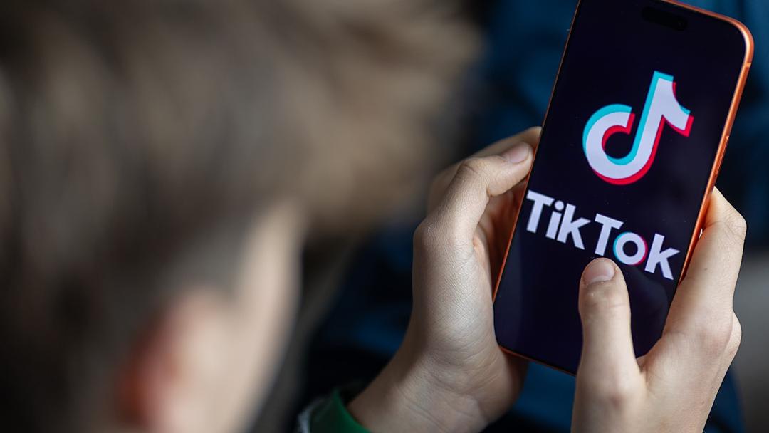 UK: Ofcom Says TikTok, YouTube Fail to Protect Kids Online