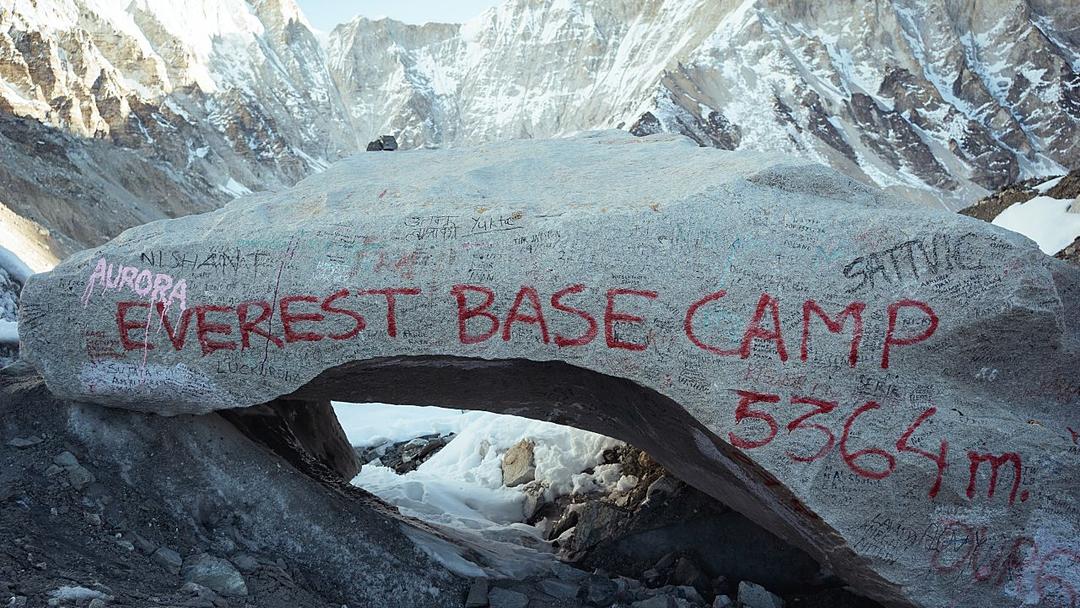 Record 274 Climbers Summit Everest in Single Day