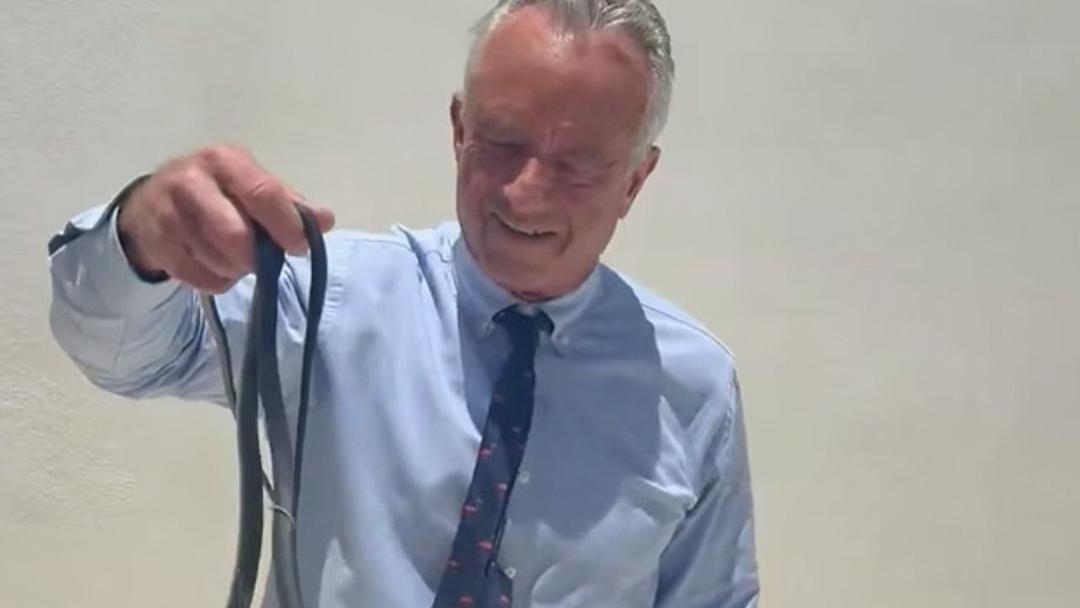 RFK Jr. Grabs Snakes Bare-Handed at Dr. Oz's Home