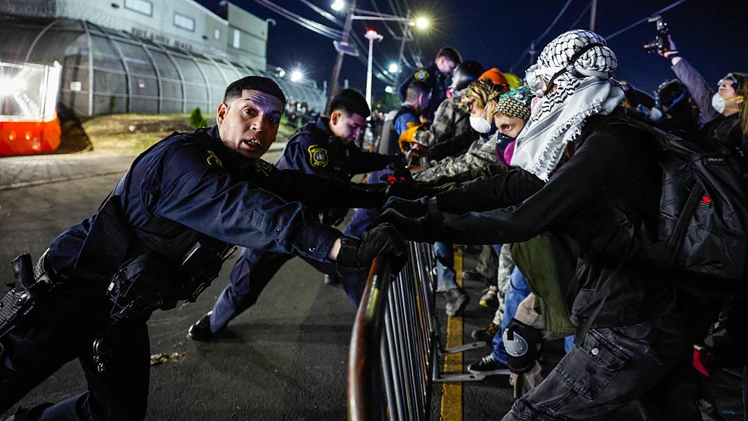 20 Arrested at Newark ICE Facility After Curfew