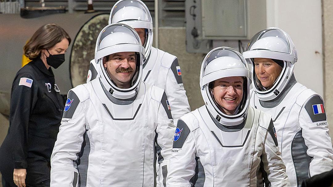 ISS Crew Briefly Shelters Following Air Leaks