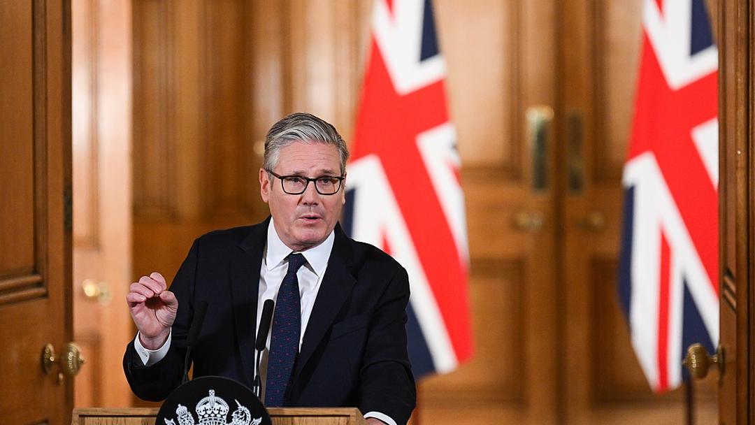 UK: Starmer Announces Under-16 Social Media Ban