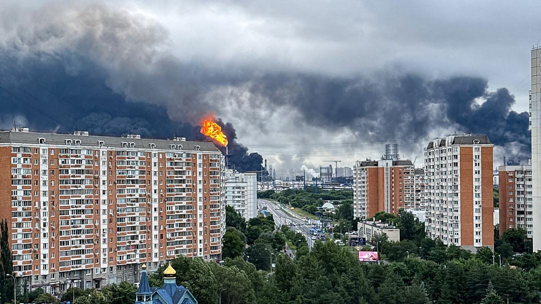 Ukrainian Drones Target Moscow, Again Striking Oil Refinery