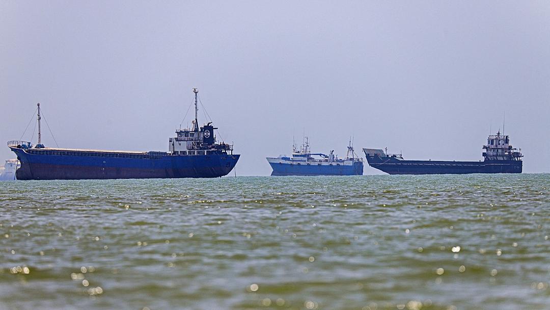 Iran Announces Closure of Strait of Hormuz Over Alleged Breach of MoU