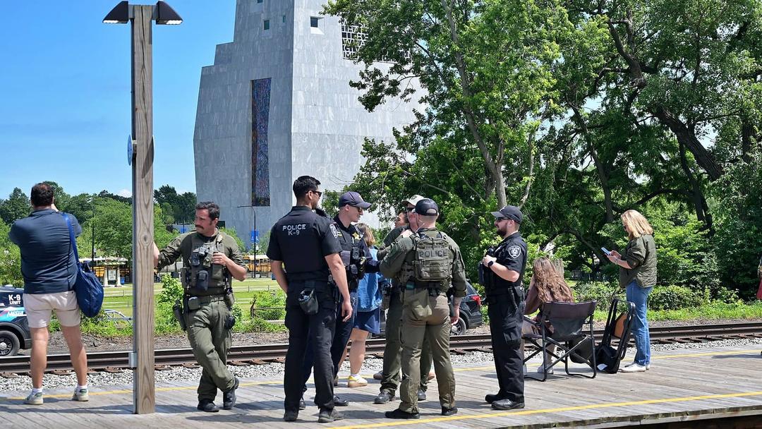 6 Dead, 30 Injured in Chicago Mass Shootings